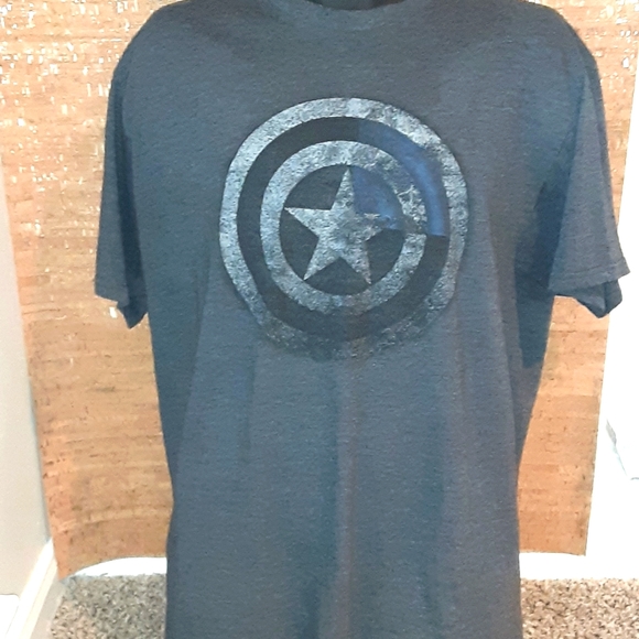 Captain America graphic Tee Mens XL